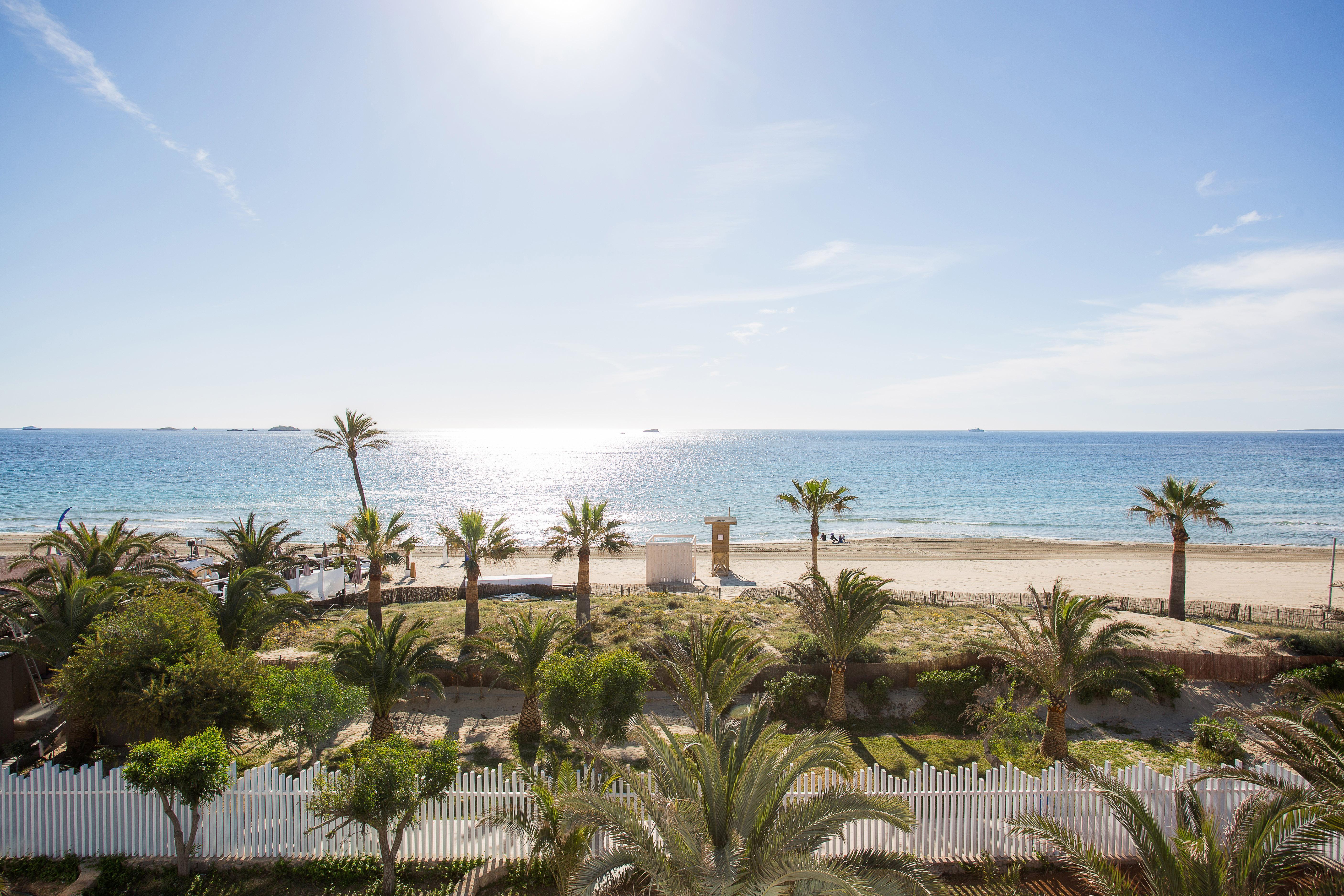 Grand Palladium White Island Resort & Spa Playa d'en Bossa Exterior foto Playa de Sabinillas