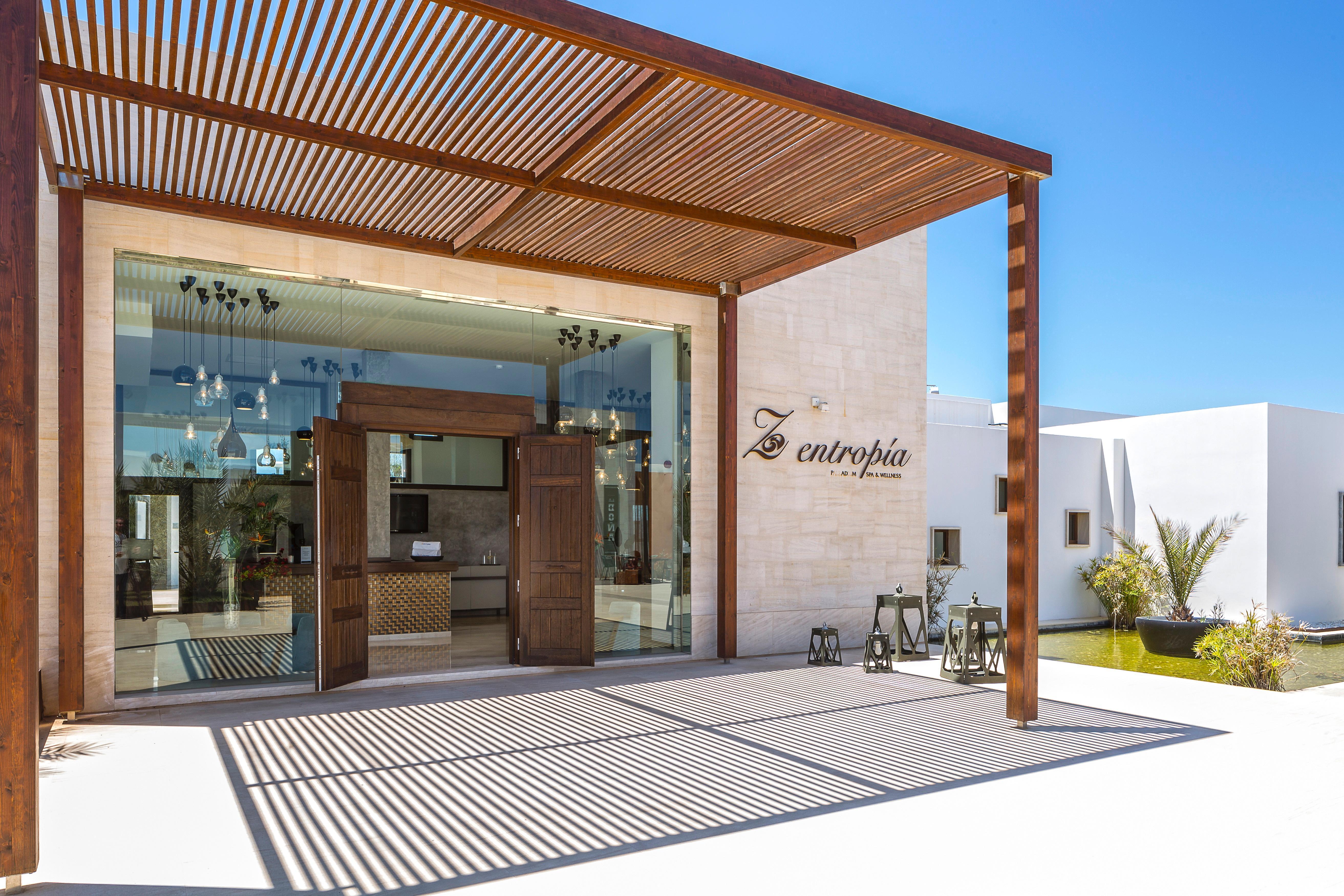 Grand Palladium White Island Resort & Spa Playa d'en Bossa Exterior foto Entrance to the winery