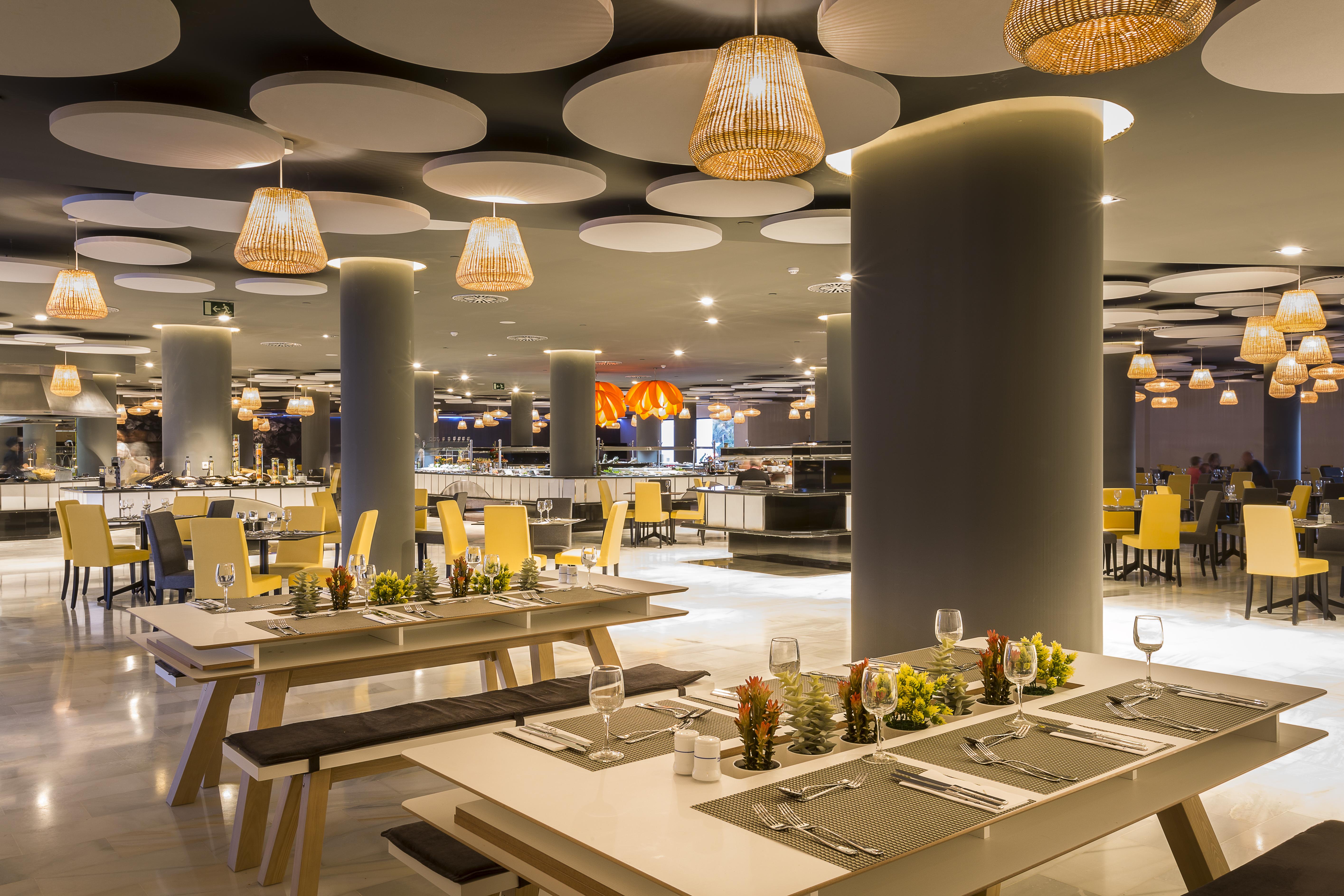 Grand Palladium White Island Resort & Spa Playa d'en Bossa Exterior foto The restaurant