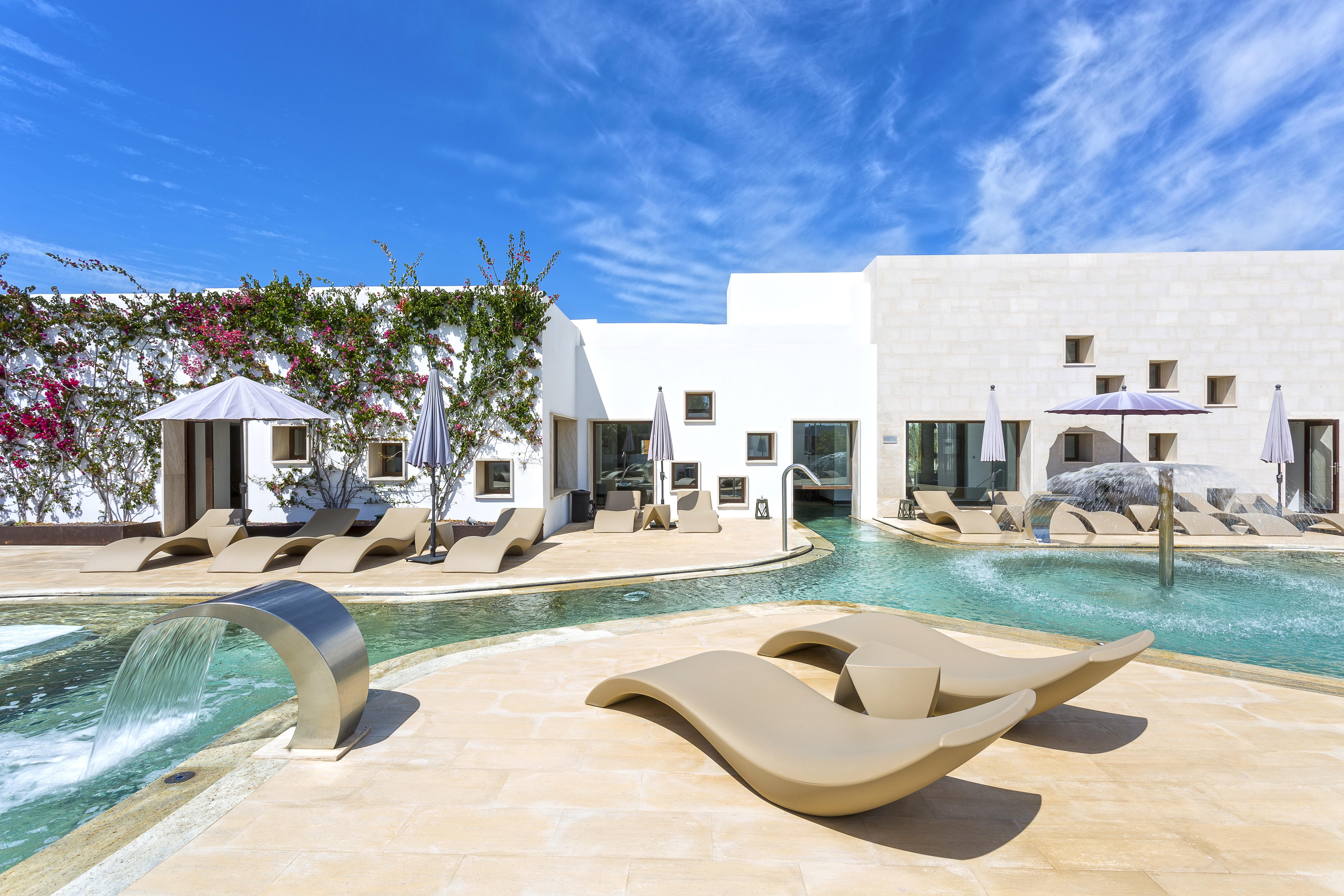 Grand Palladium White Island Resort & Spa Playa d'en Bossa Exterior foto The hotel's pool