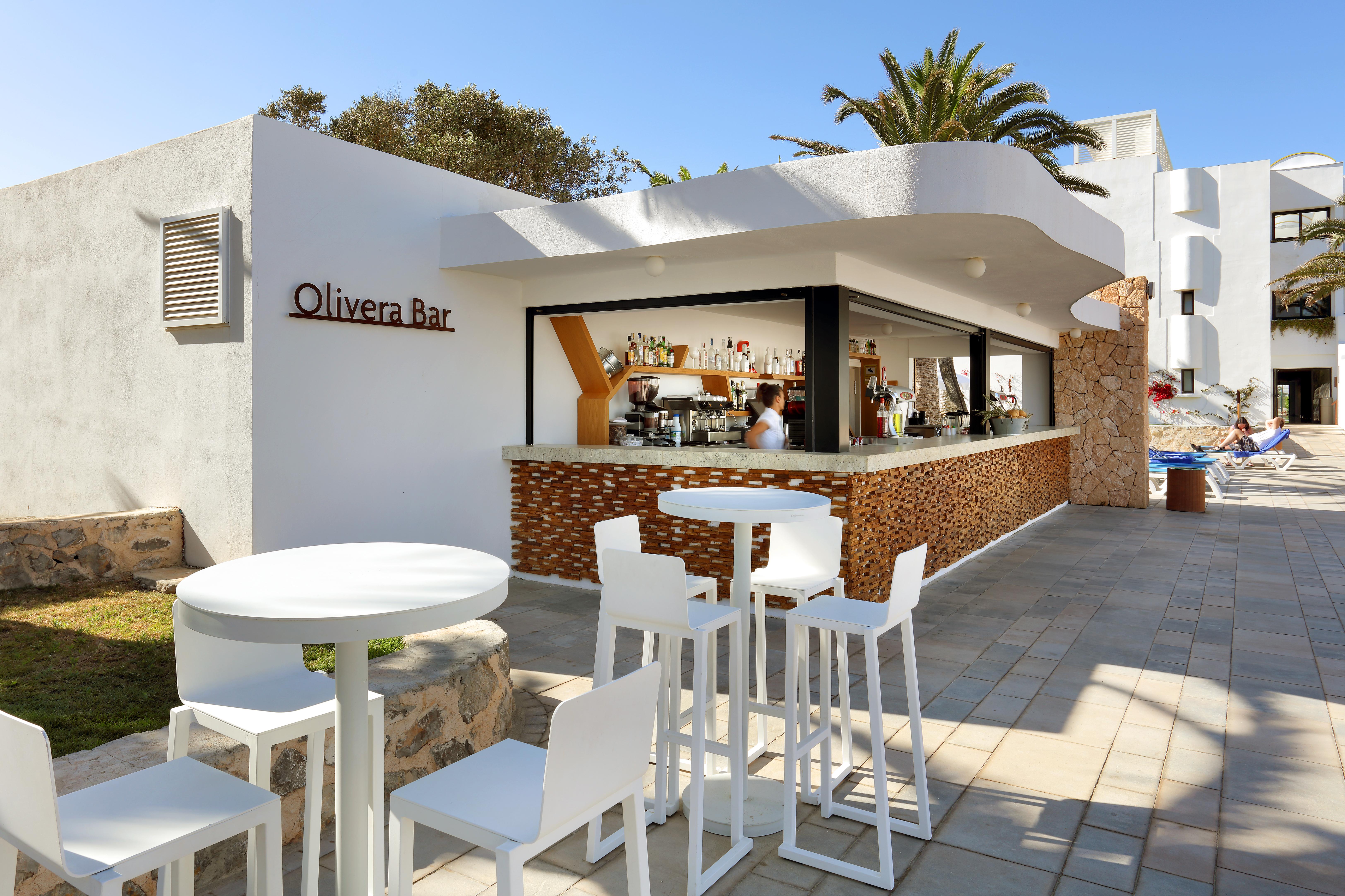 Grand Palladium White Island Resort & Spa Playa d'en Bossa Exterior foto The Olivera Bar