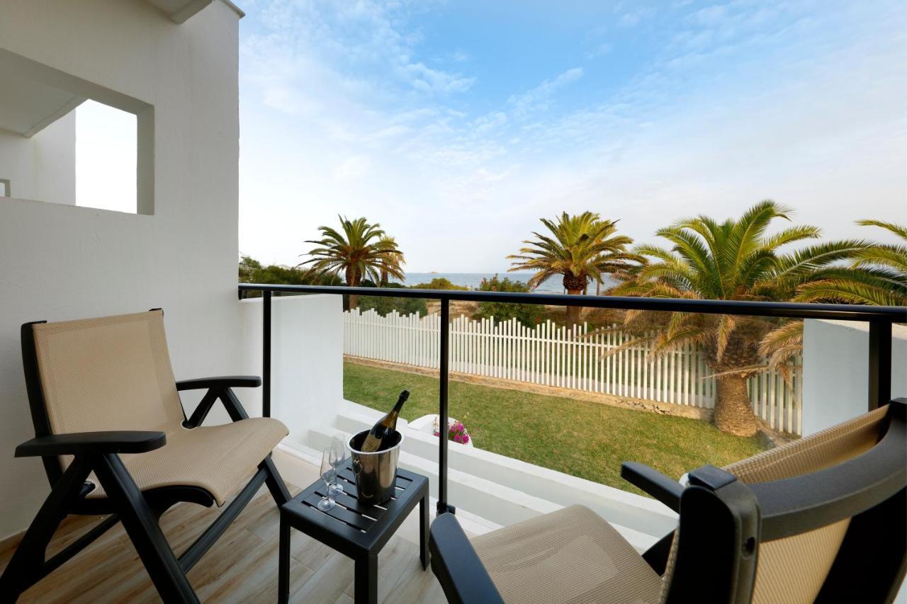 Grand Palladium White Island Resort & Spa Playa d'en Bossa Exterior foto A balcony
