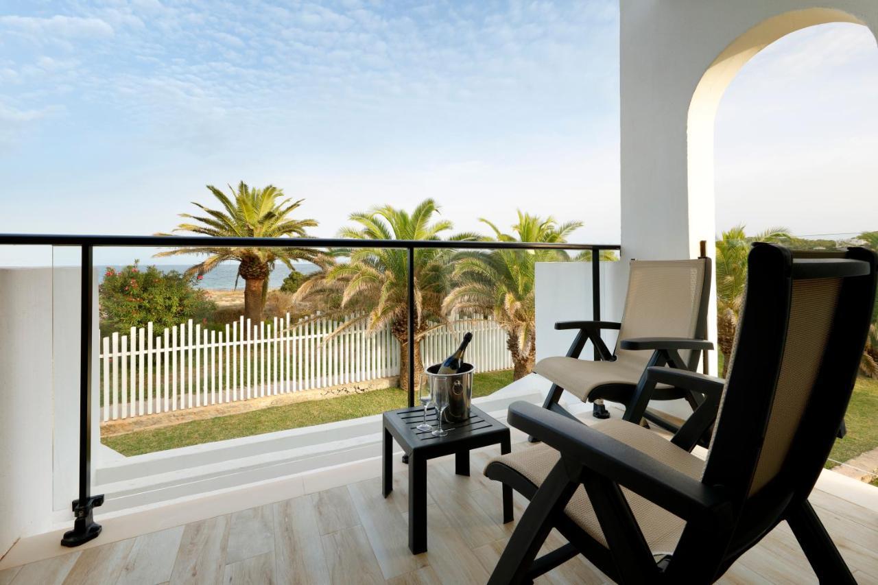 Grand Palladium White Island Resort & Spa Playa d'en Bossa Exterior foto A balcony