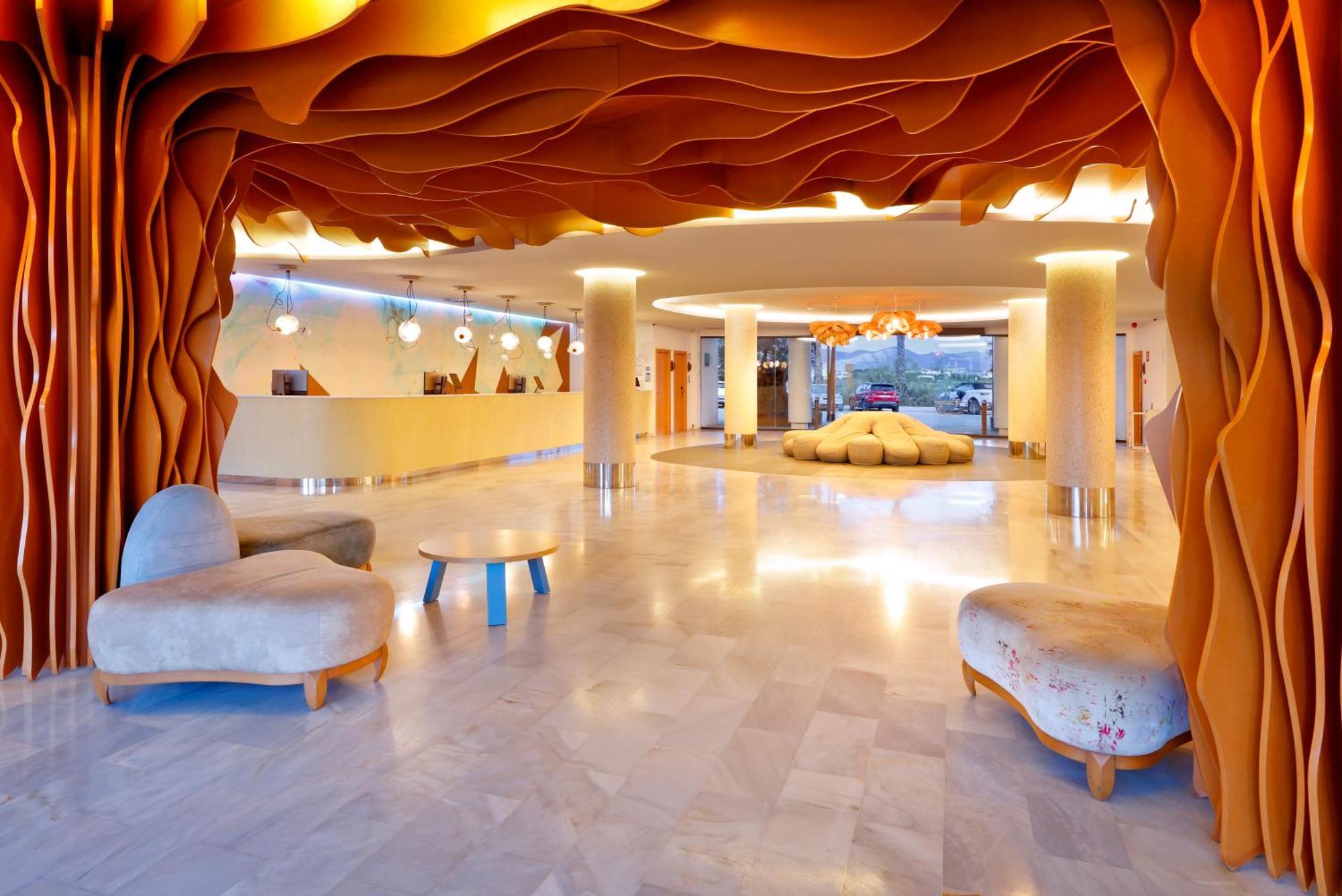 Grand Palladium White Island Resort & Spa Playa d'en Bossa Exterior foto Lobby