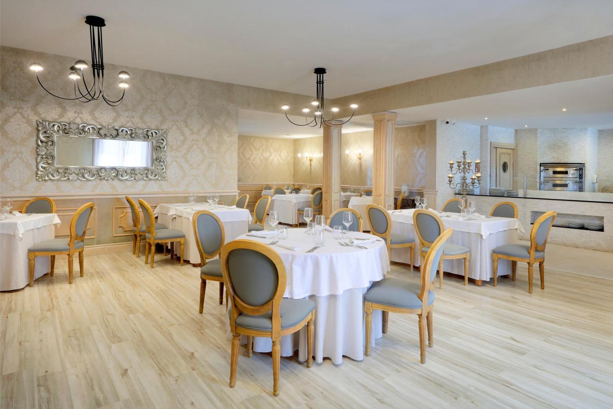 Grand Palladium White Island Resort & Spa Playa d'en Bossa Exterior foto Restaurant