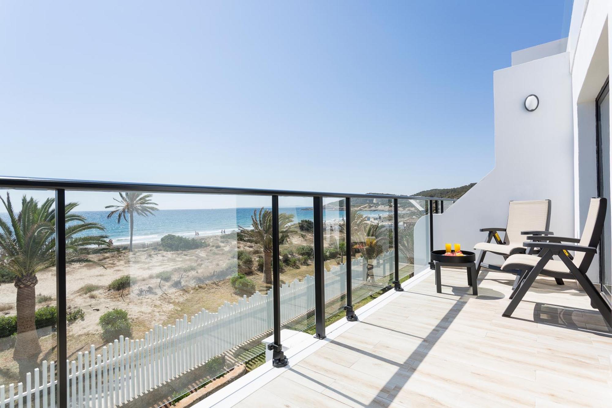 Grand Palladium White Island Resort & Spa Playa d'en Bossa Exterior foto A balcony
