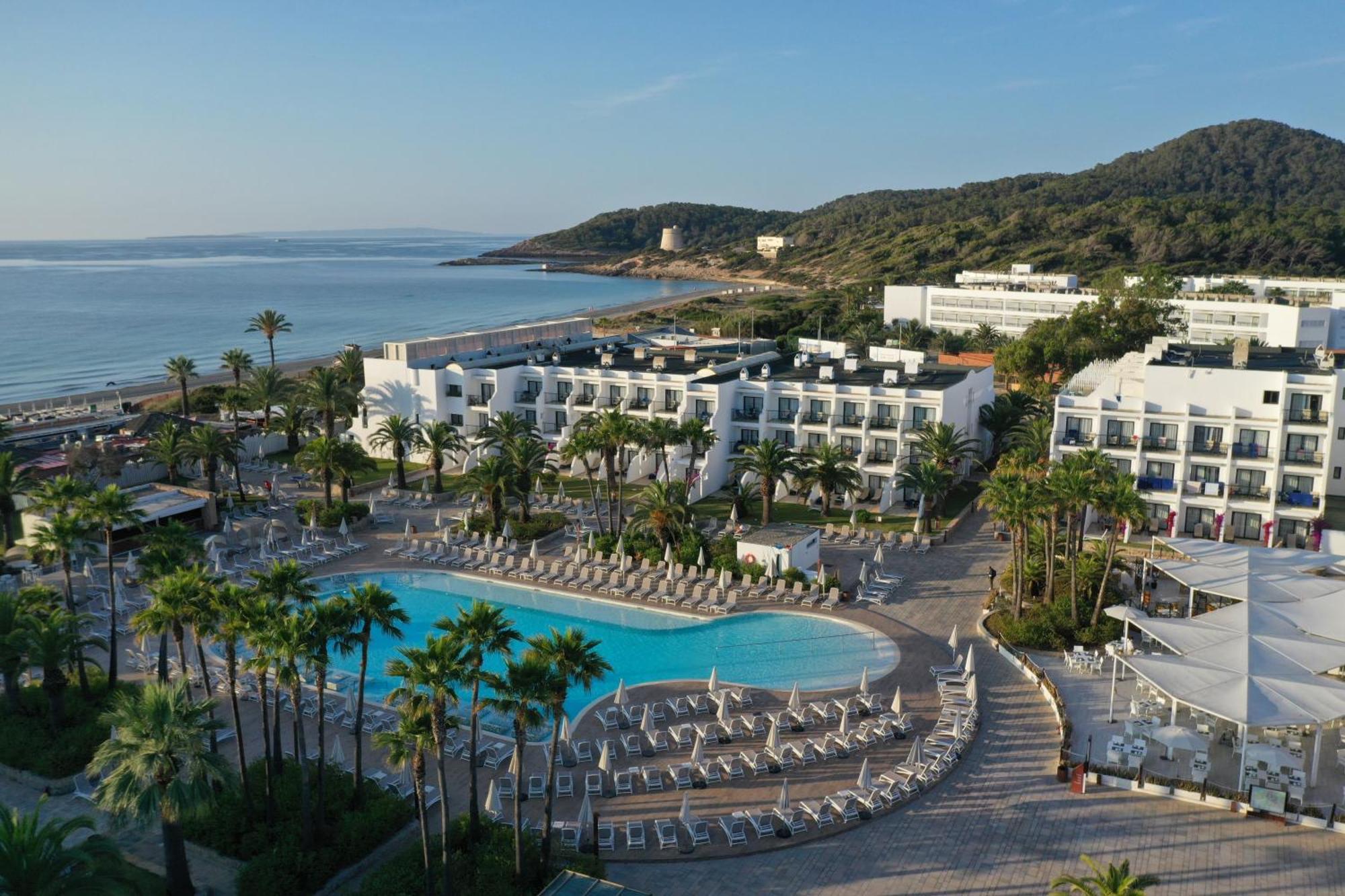 Grand Palladium White Island Resort & Spa Playa d'en Bossa Exterior foto Hotels in Cala Galdana
