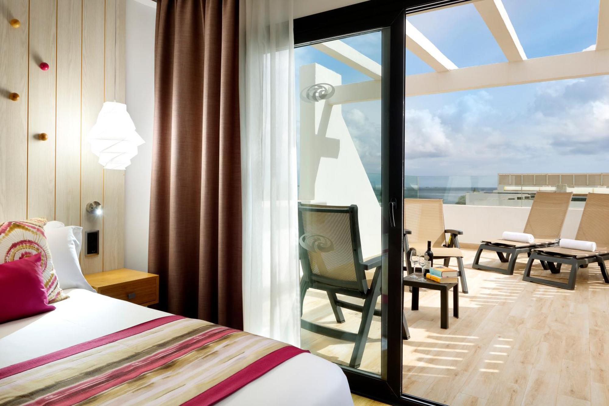 Grand Palladium White Island Resort & Spa Playa d'en Bossa Exterior foto Suite