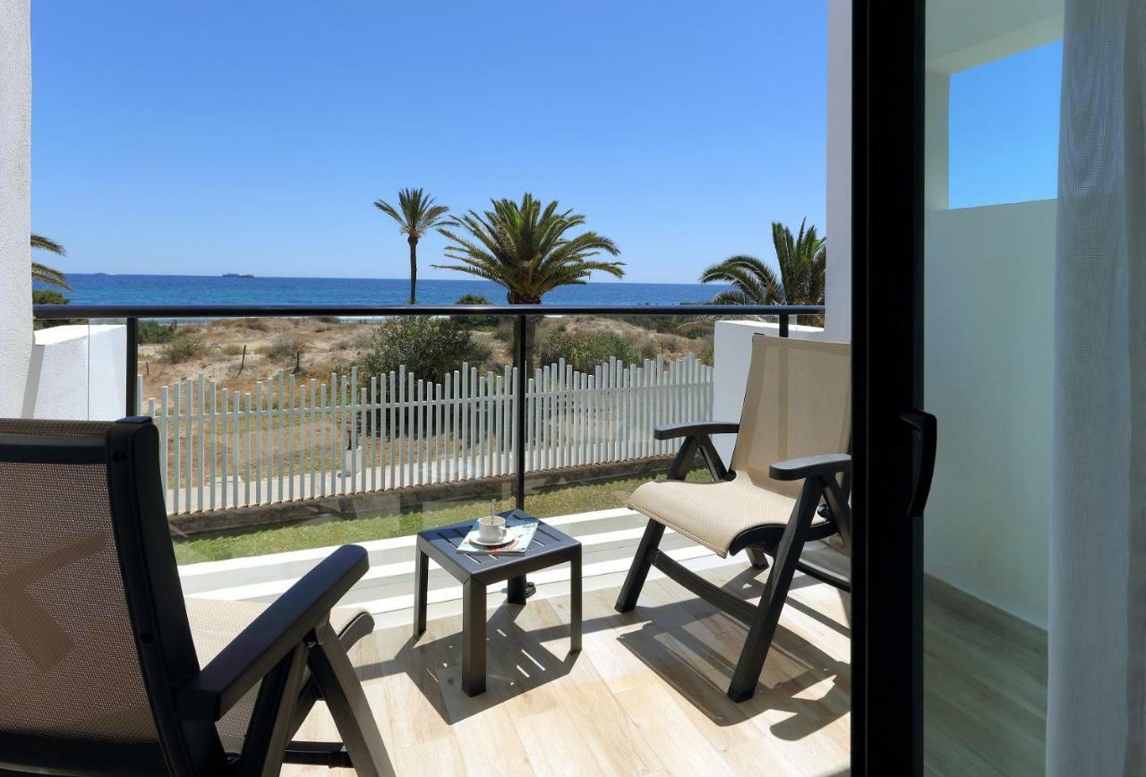 Grand Palladium White Island Resort & Spa Playa d'en Bossa Exterior foto A balcony